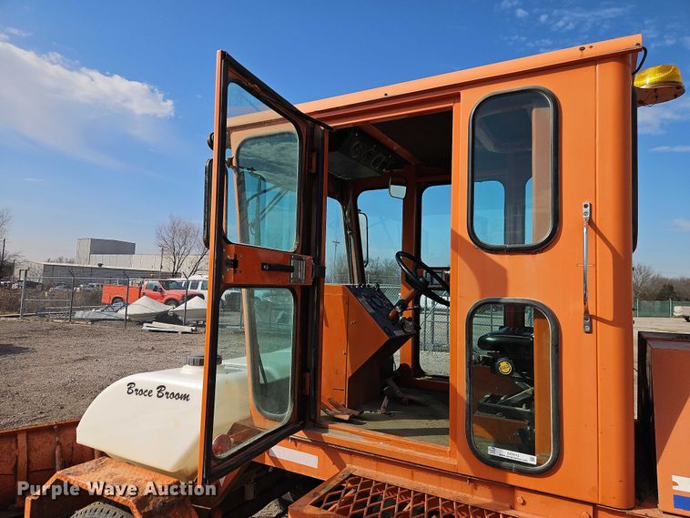 image for item DZ4312 2009 Broce Broom RJ350 broom