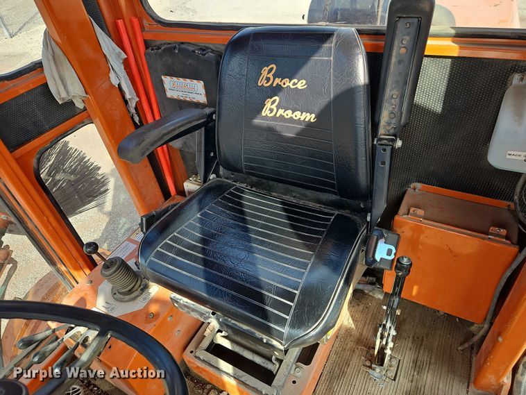 image for item DZ4312 2009 Broce Broom RJ350 broom