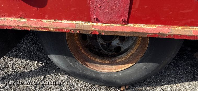 image for item DZ4313 2004 Landoll 345C tilt deck equipment trailer