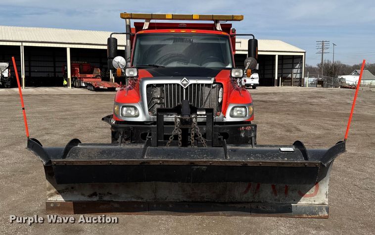 image for item DZ4315 2007 International 7400 dump truck