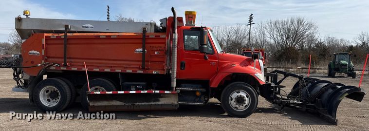 image for item DZ4315 2007 International 7400 dump truck