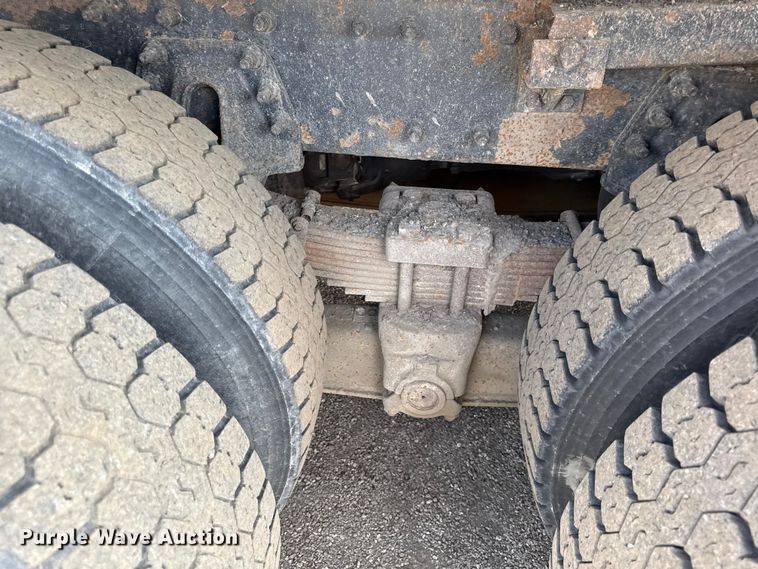 image for item DZ4315 2007 International 7400 dump truck