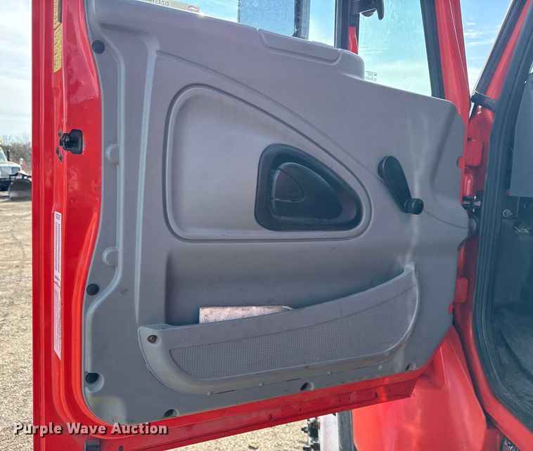 image for item DZ4315 2007 International 7400 dump truck