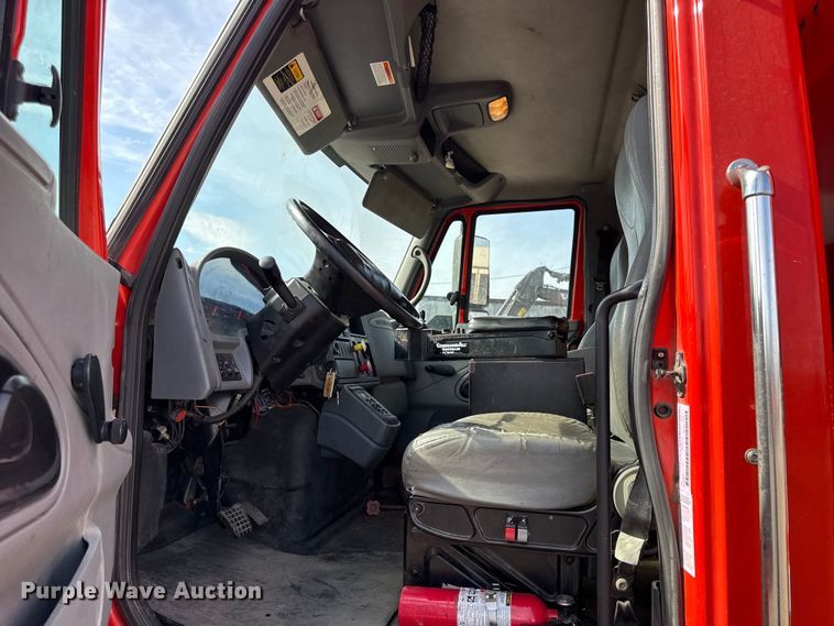 image for item DZ4315 2007 International 7400 dump truck