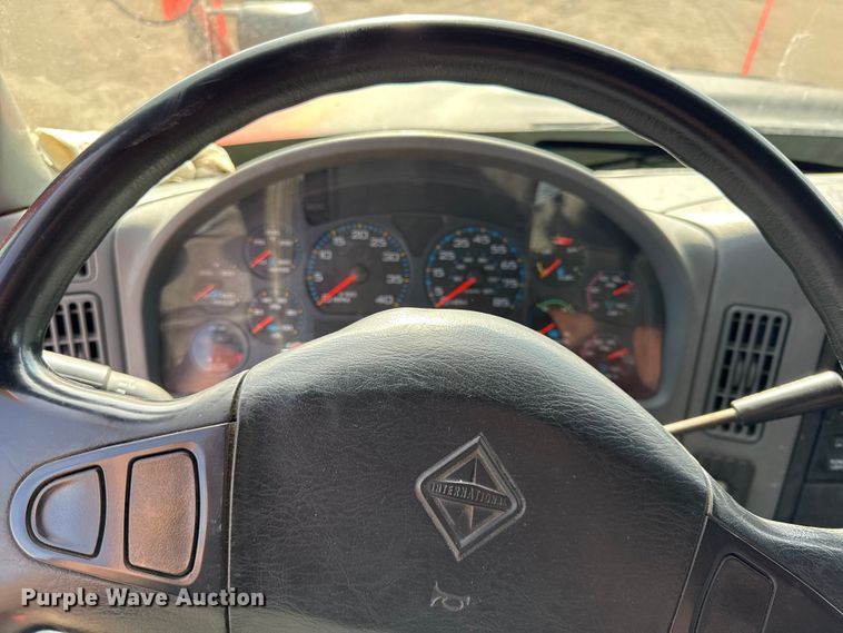 image for item DZ4315 2007 International 7400 dump truck