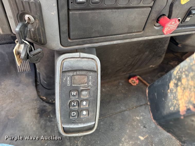 image for item DZ4315 2007 International 7400 dump truck