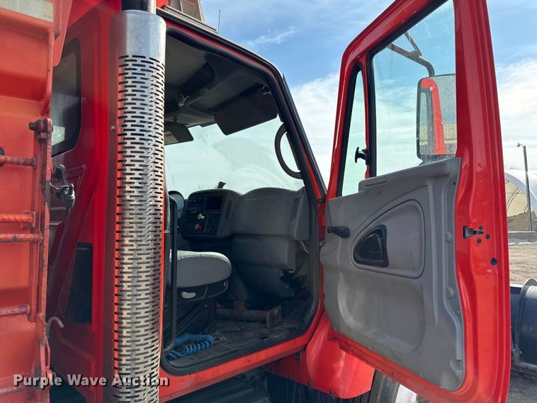 image for item DZ4315 2007 International 7400 dump truck