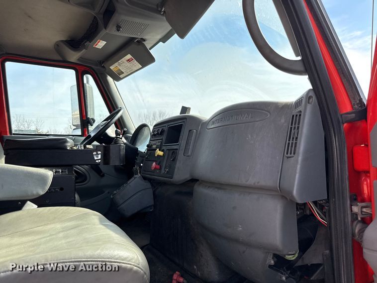 image for item DZ4315 2007 International 7400 dump truck