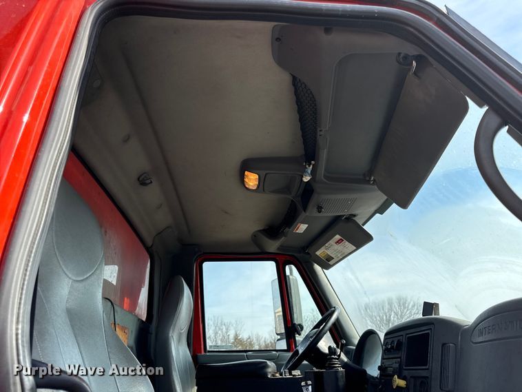 image for item DZ4315 2007 International 7400 dump truck