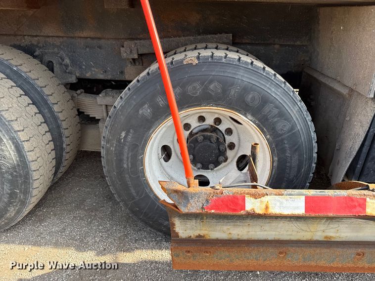 image for item DZ4315 2007 International 7400 dump truck