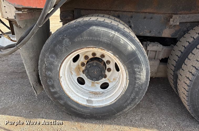 image for item DZ4315 2007 International 7400 dump truck