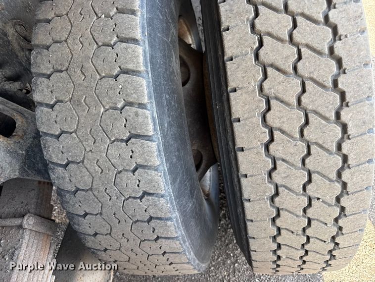 image for item DZ4315 2007 International 7400 dump truck