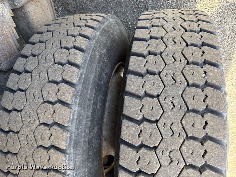 image for item DZ4315 2007 International 7400 dump truck