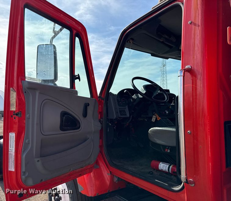 image for item DZ4316 2007 International 7400 dump truck