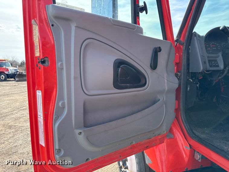 image for item DZ4316 2007 International 7400 dump truck