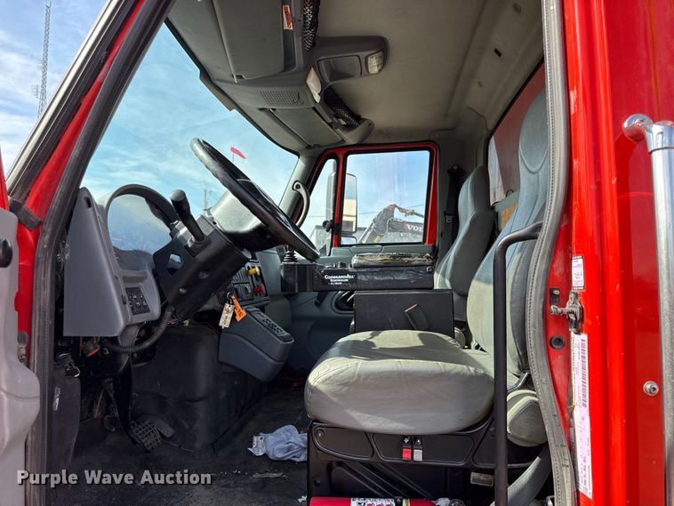 image for item DZ4316 2007 International 7400 dump truck