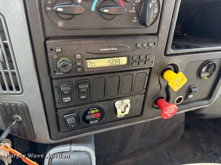 image for item DZ4316 2007 International 7400 dump truck