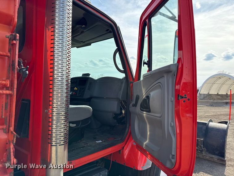 image for item DZ4316 2007 International 7400 dump truck