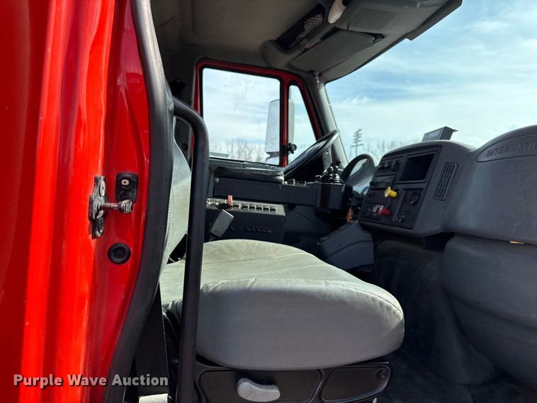 image for item DZ4316 2007 International 7400 dump truck