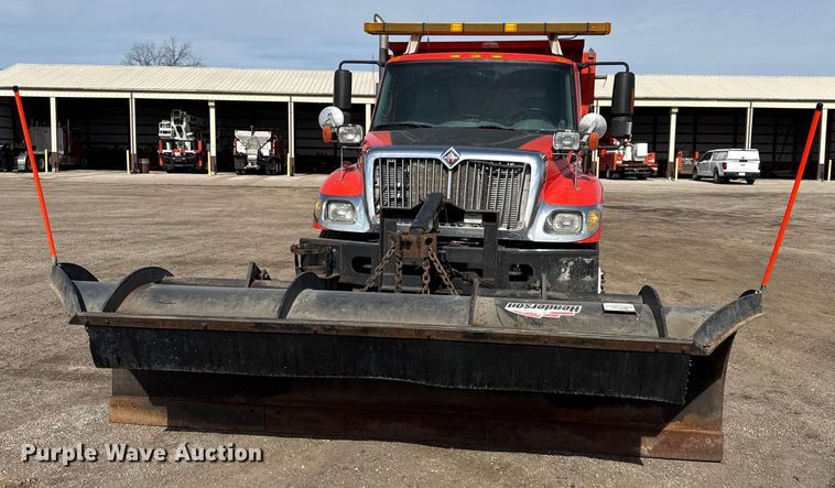 image for item DZ4317 2007 International 7400 dump truck