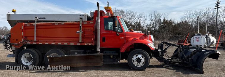 image for item DZ4317 2007 International 7400 dump truck