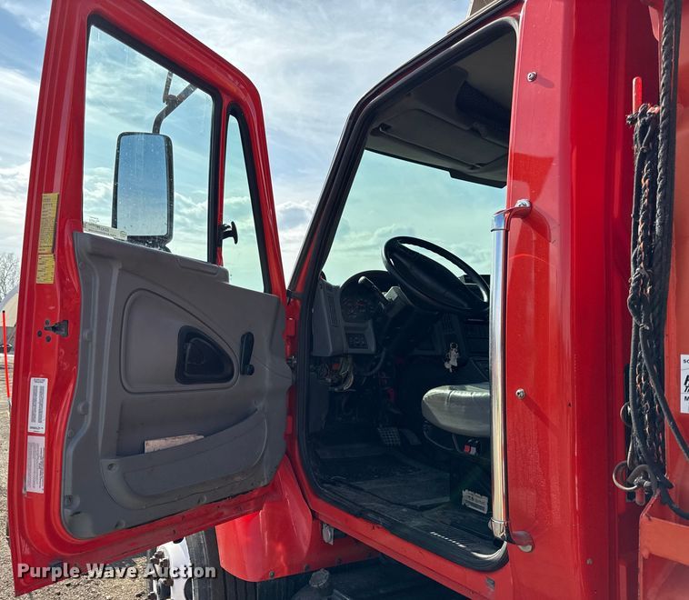 image for item DZ4317 2007 International 7400 dump truck