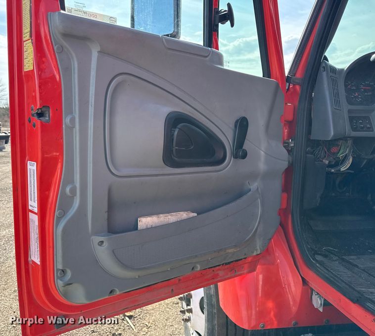 image for item DZ4317 2007 International 7400 dump truck