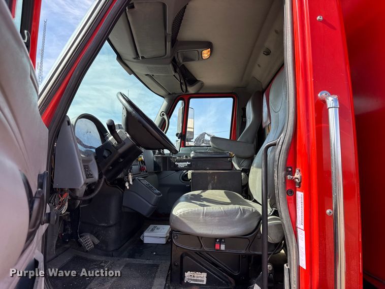 image for item DZ4317 2007 International 7400 dump truck