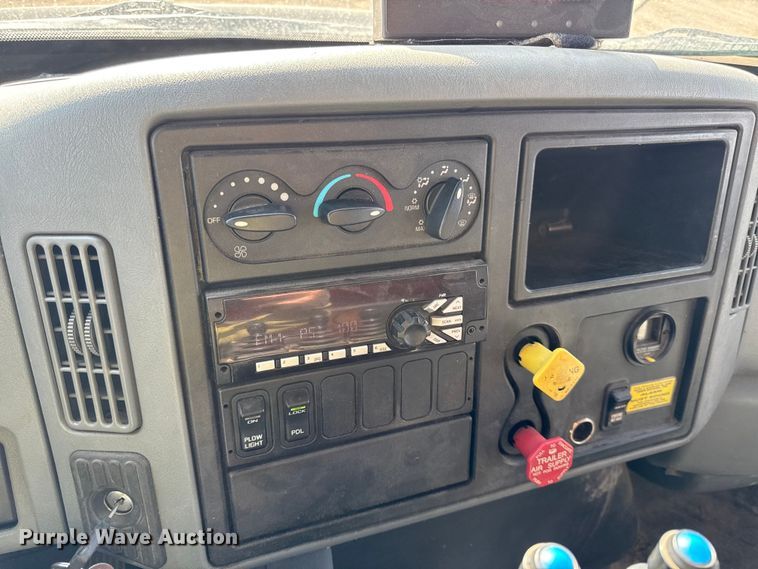 image for item DZ4317 2007 International 7400 dump truck