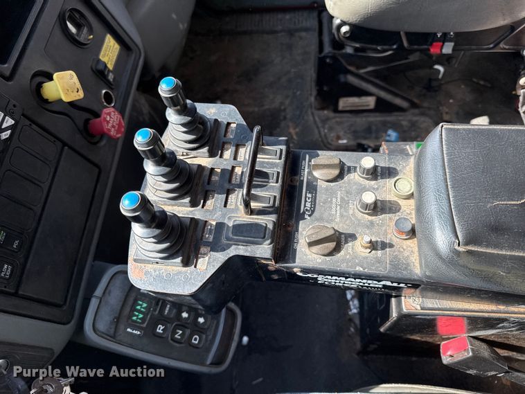 image for item DZ4317 2007 International 7400 dump truck