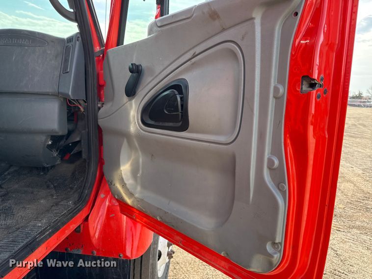 image for item DZ4317 2007 International 7400 dump truck