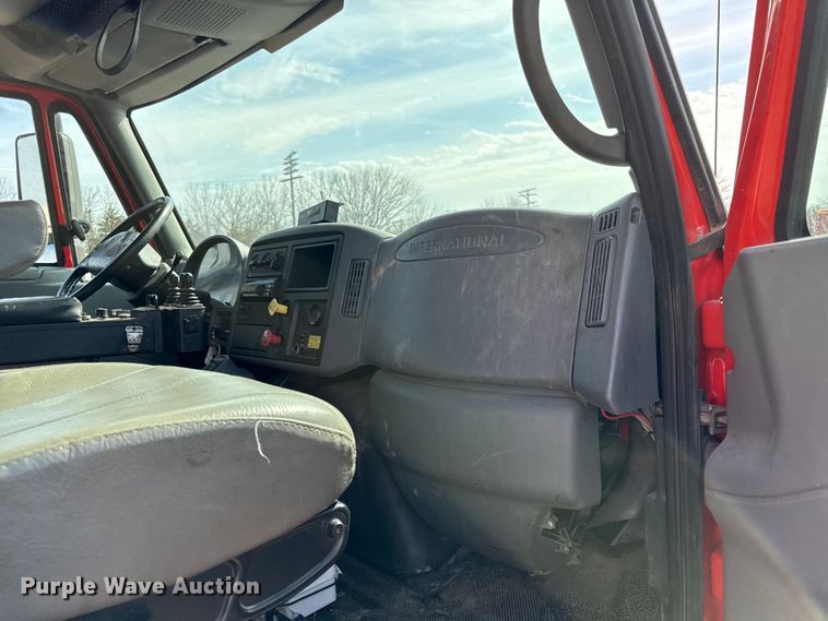 image for item DZ4317 2007 International 7400 dump truck