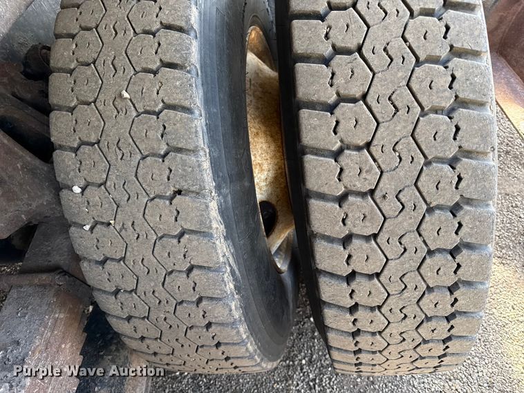 image for item DZ4317 2007 International 7400 dump truck