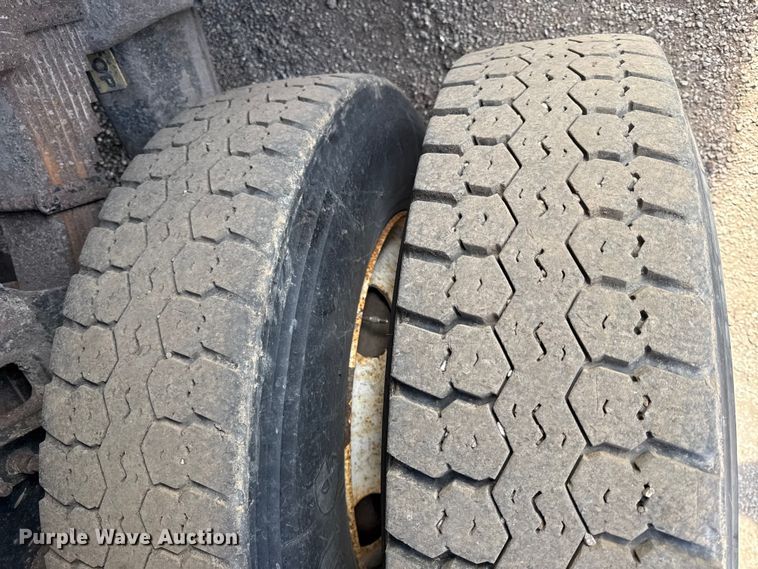 image for item DZ4317 2007 International 7400 dump truck