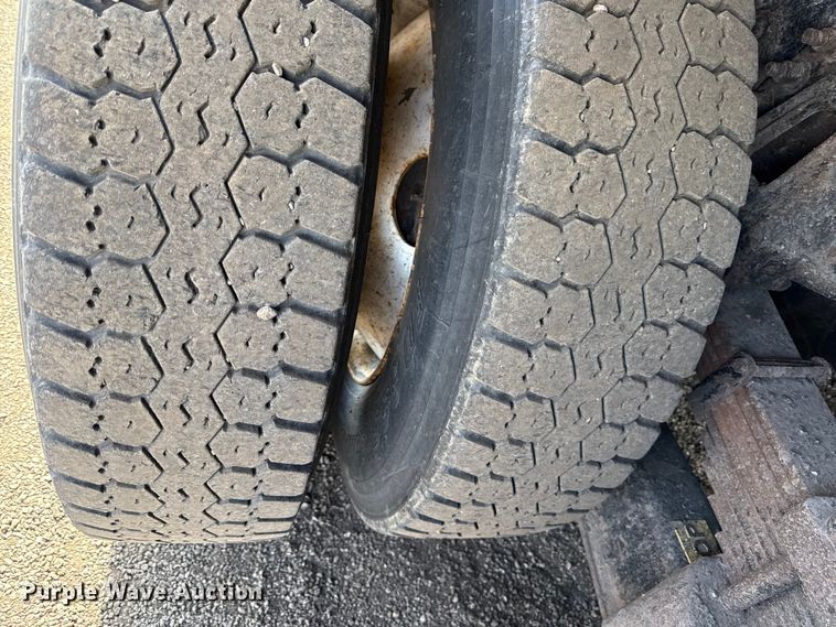 image for item DZ4317 2007 International 7400 dump truck