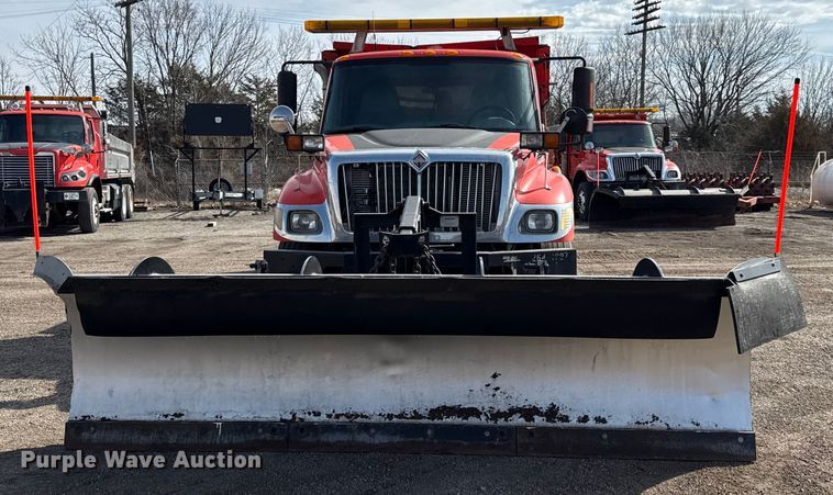 image for item DZ4318 2007 International 7400 dump truck