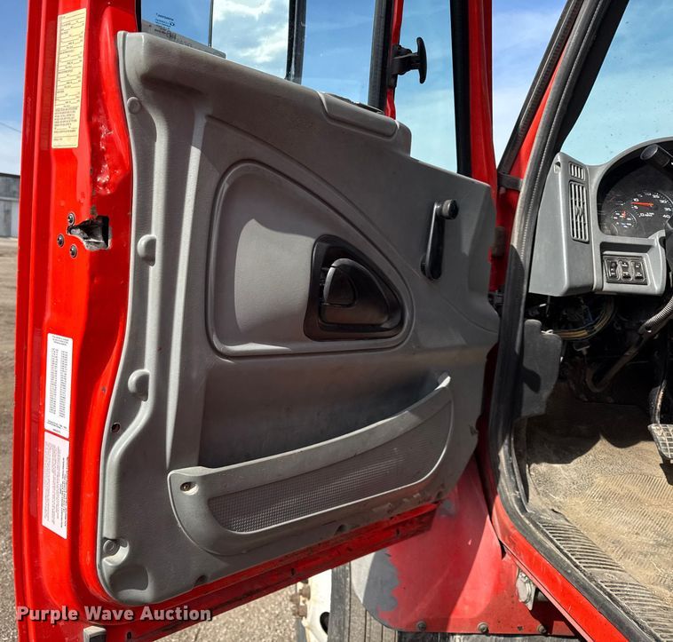 image for item DZ4318 2007 International 7400 dump truck