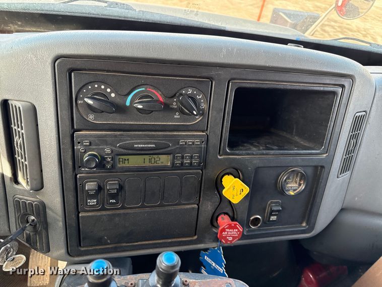 image for item DZ4318 2007 International 7400 dump truck