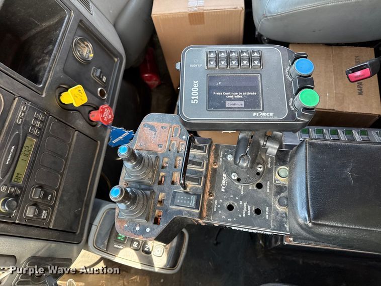 image for item DZ4318 2007 International 7400 dump truck