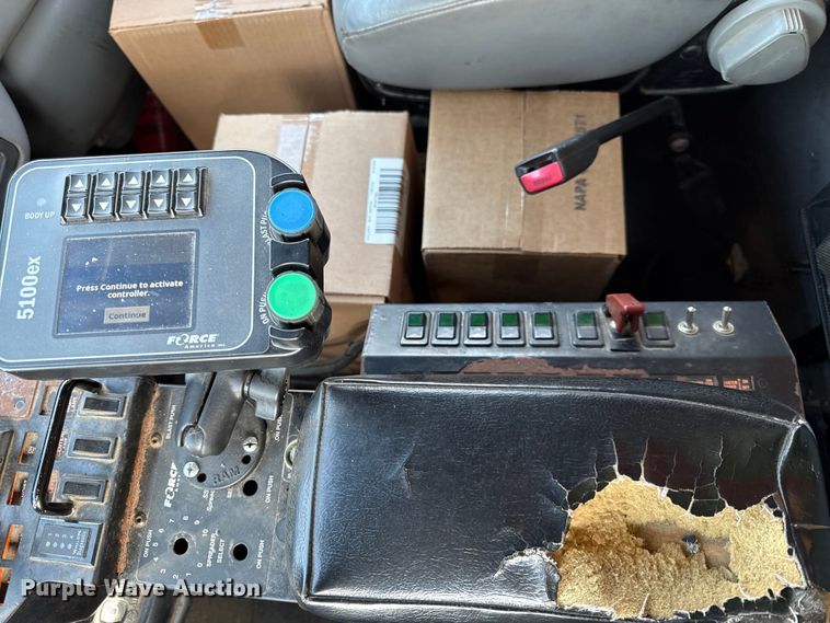 image for item DZ4318 2007 International 7400 dump truck