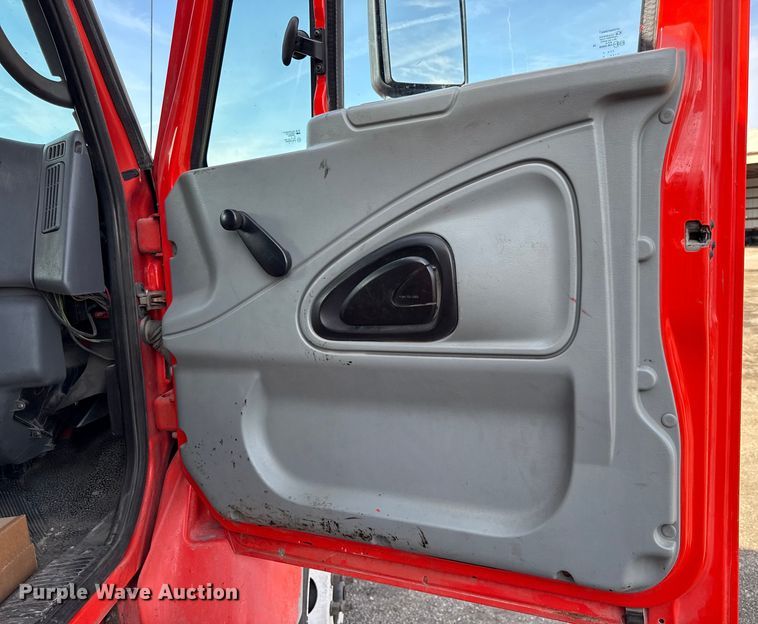 image for item DZ4318 2007 International 7400 dump truck