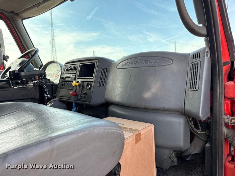 image for item DZ4318 2007 International 7400 dump truck