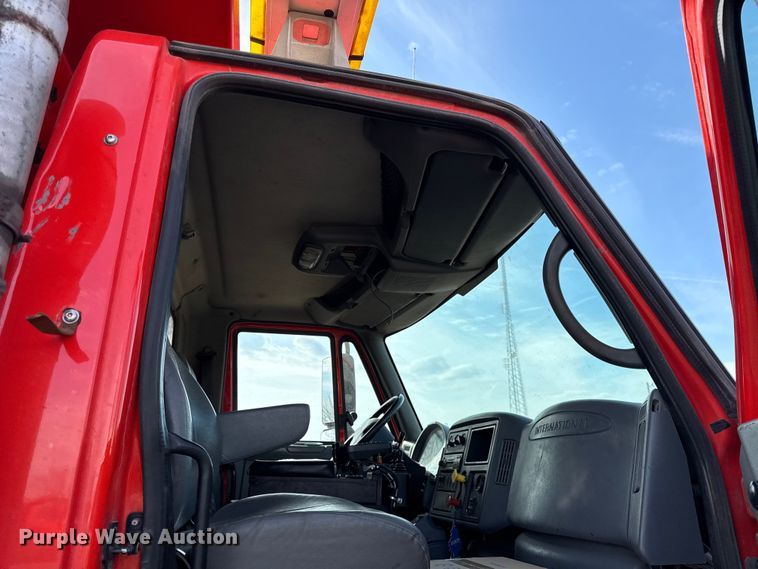 image for item DZ4318 2007 International 7400 dump truck