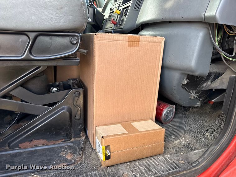 image for item DZ4318 2007 International 7400 dump truck