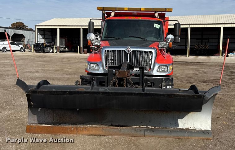 image for item DZ4319 2007 International 7400 dump truck