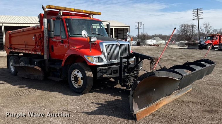 image for item DZ4319 2007 International 7400 dump truck