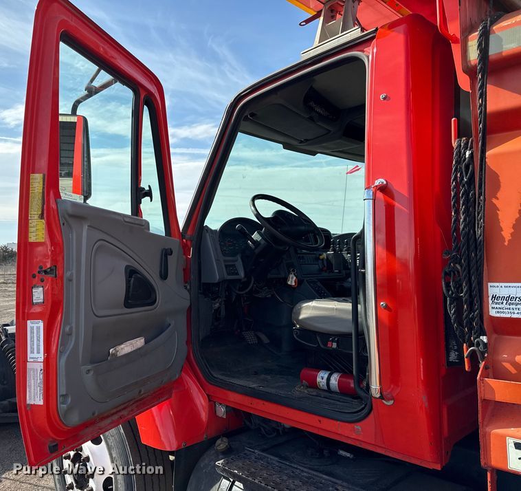 image for item DZ4319 2007 International 7400 dump truck