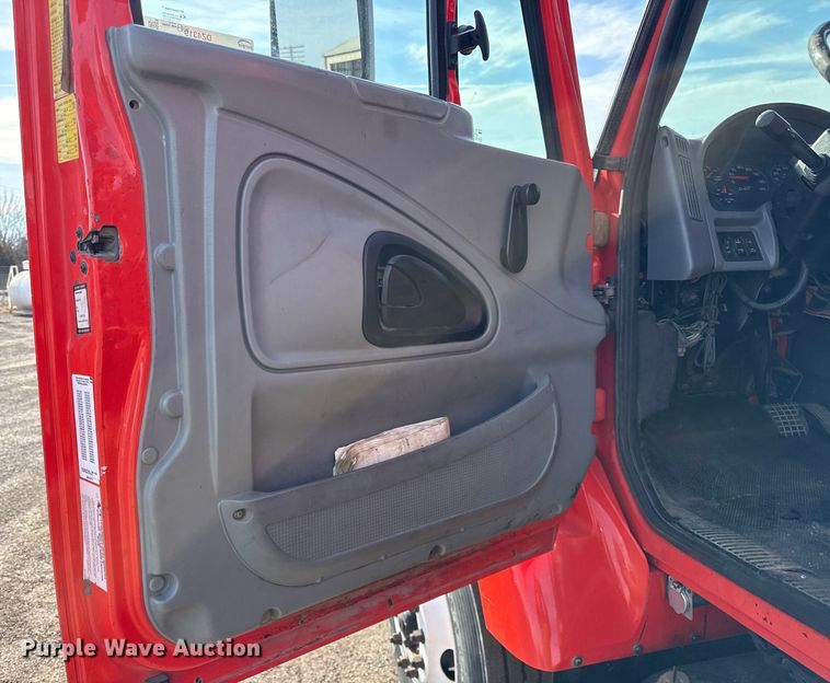 image for item DZ4319 2007 International 7400 dump truck