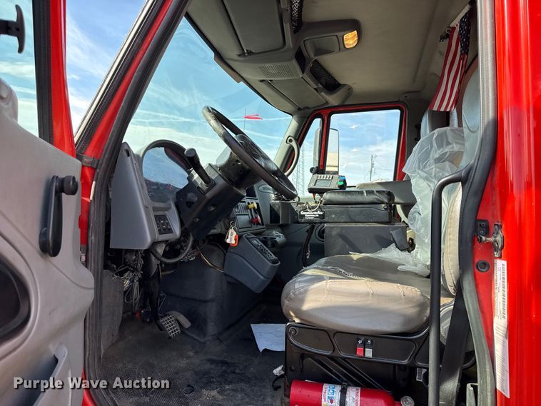 image for item DZ4319 2007 International 7400 dump truck