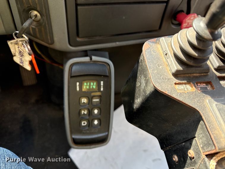 image for item DZ4319 2007 International 7400 dump truck